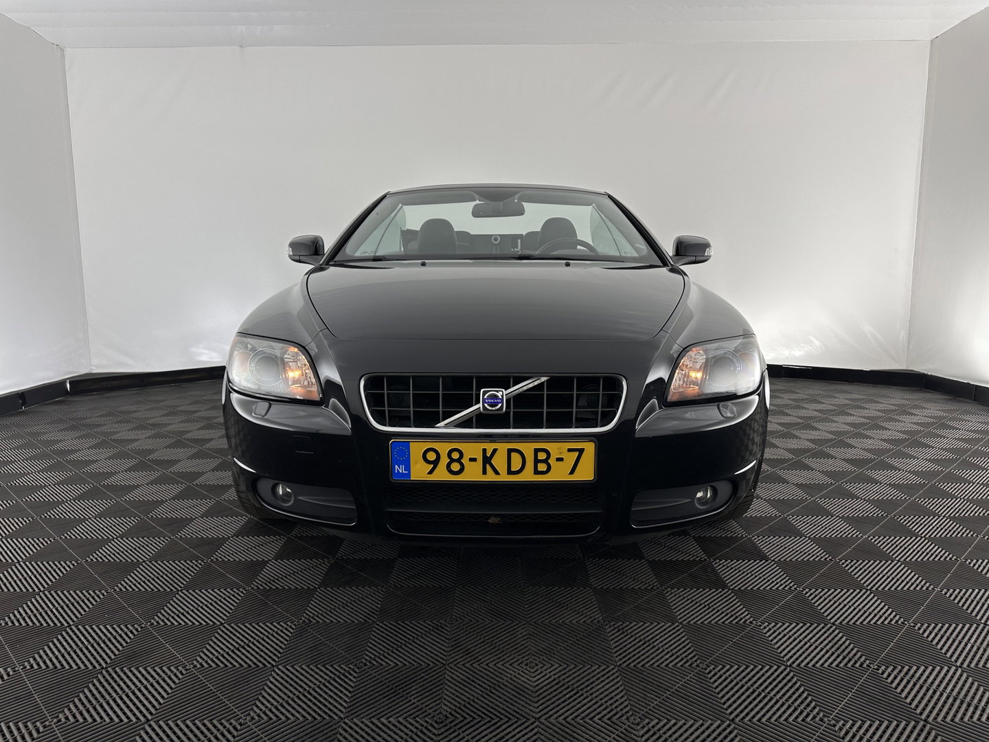 Volvo C70 Convertible 2.4 D5 Kinetic Aut. *LEATHER | XENON | MEMORY-PACK | HEATED-COMFORTSEATS | CARPLAY | ECC | PDC | CRUISE | 17''ALU | TOWBAR*