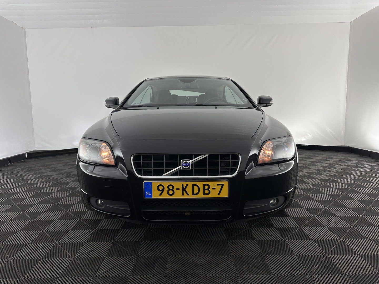 Volvo C70 Convertible 2.4 D5 Kinetic Aut. *LEATHER | XENON | MEMORY-PACK | HEATED-COMFORTSEATS | CARPLAY | ECC | PDC | CRUISE | 17''ALU | TOWBAR*