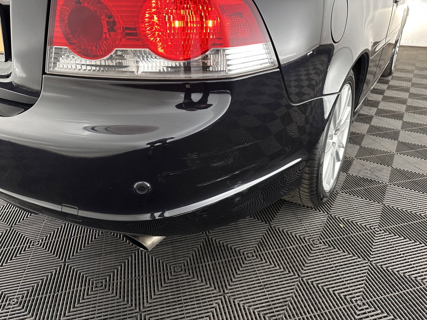 Volvo C70 Convertible 2.4 D5 Kinetic Aut. *LEATHER | XENON | MEMORY-PACK | HEATED-COMFORTSEATS | CARPLAY | ECC | PDC | CRUISE | 17''ALU | TOWBAR*