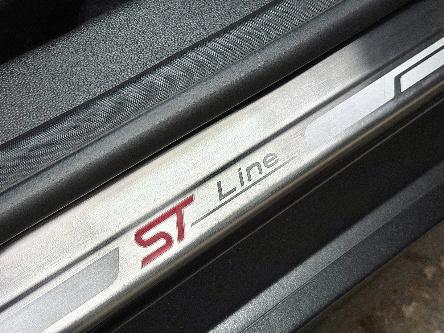 Ford Fiesta 1.0 EcoBoost ST Line | Origineel Nederlands | 126 PK! | Navigatie | Bluetooth | Parkeersensoren | Isofix | Cruise Control | Airconditioning | LED |