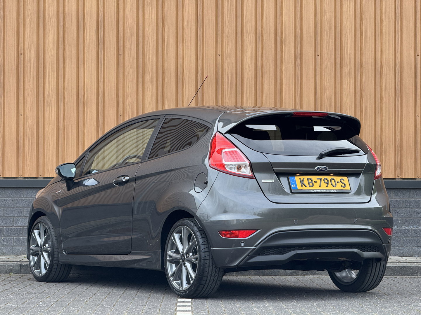 Ford Fiesta 1.0 EcoBoost ST Line | Origineel Nederlands | 126 PK! | Navigatie | Bluetooth | Parkeersensoren | Isofix | Cruise Control | Airconditioning | LED |