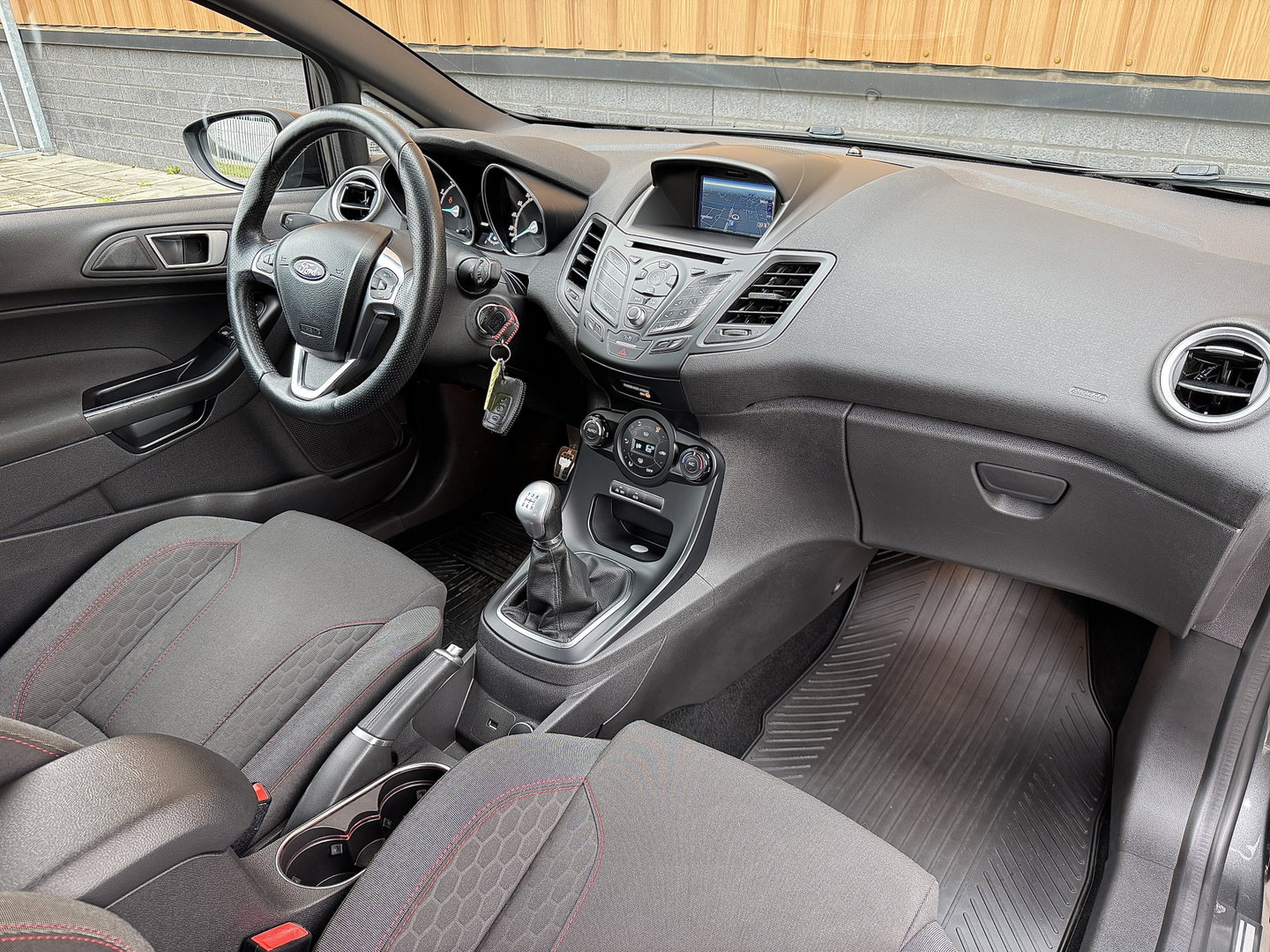 Ford Fiesta 1.0 EcoBoost ST Line | Origineel Nederlands | 126 PK! | Navigatie | Bluetooth | Parkeersensoren | Isofix | Cruise Control | Airconditioning | LED |