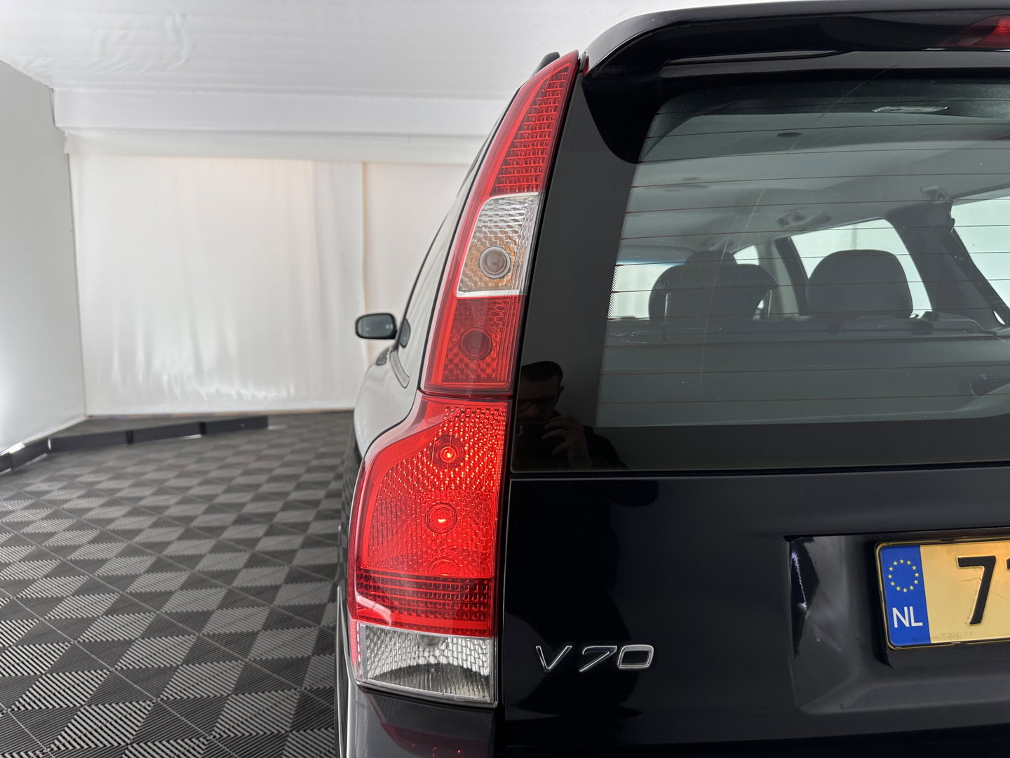 Volvo V70 2.4D Edition Sport *LEATHER | XENON | MEMORY-PACK | NAVI | HEATED-COMFORTSEATS | ECC | PDC | CRUISE | TOWBAR | 17''ALU *