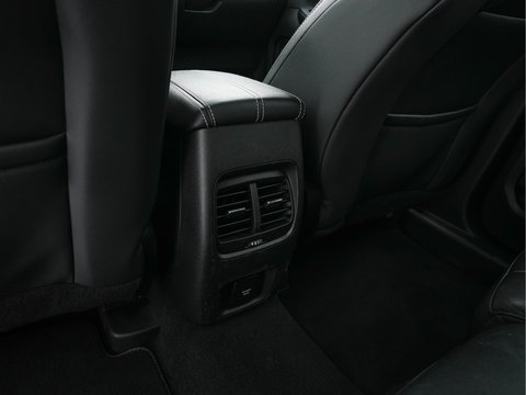 Ford Kuga 2.5 PHEV Vignale (Plug-In) (INCL-BTW) Aut. *HEAD-UP | LEATHER | DIGI-COCKPIT | FULL-LED | KEYLESS | DAB | CARPLAY | NAVI-FULLMAP | MEMORY-PACK | HEATED-COMFORTSEATS | PRIVACYGLASS | TOWBAR | 18''ALU*