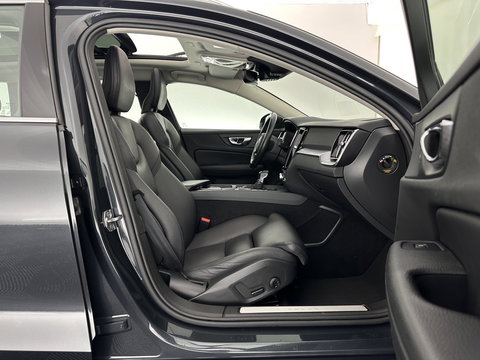Volvo V60 2.0 D3 Momentum Aut. *PANO | HEAD-UP | LEATHER | FULL-LED | KEYLESS | BLINDSPOT | CAMERA | DAB | DIGI-COCKPIT | NAVI-FULLMAP | ECC | PDC | CRUISE | 17''ALU | TOWBAR*