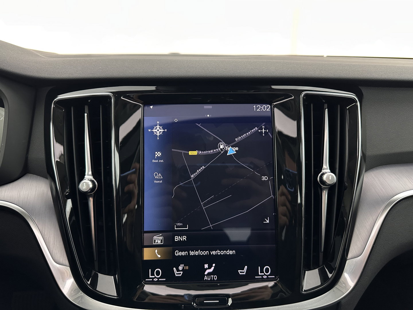 Volvo V60 2.0 D3 Momentum Aut. *PANO | HEAD-UP | LEATHER | FULL-LED | KEYLESS | BLINDSPOT | CAMERA | DAB | DIGI-COCKPIT | NAVI-FULLMAP | ECC | PDC | CRUISE | 17''ALU | TOWBAR*