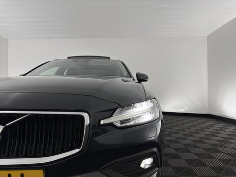 Volvo V60 2.0 D3 Momentum Aut. *PANO | HEAD-UP | LEATHER | FULL-LED | KEYLESS | BLINDSPOT | CAMERA | DAB | DIGI-COCKPIT | NAVI-FULLMAP | ECC | PDC | CRUISE | 17''ALU | TOWBAR*
