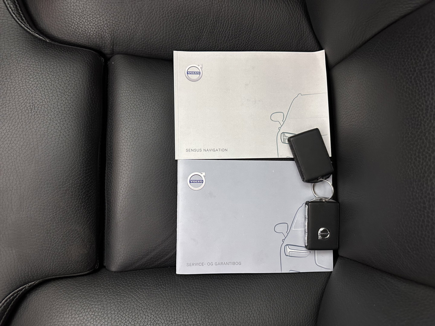 Volvo V60 2.0 D3 Momentum Aut. *PANO | HEAD-UP | LEATHER | FULL-LED | KEYLESS | BLINDSPOT | CAMERA | DAB | DIGI-COCKPIT | NAVI-FULLMAP | ECC | PDC | CRUISE | 17''ALU | TOWBAR*