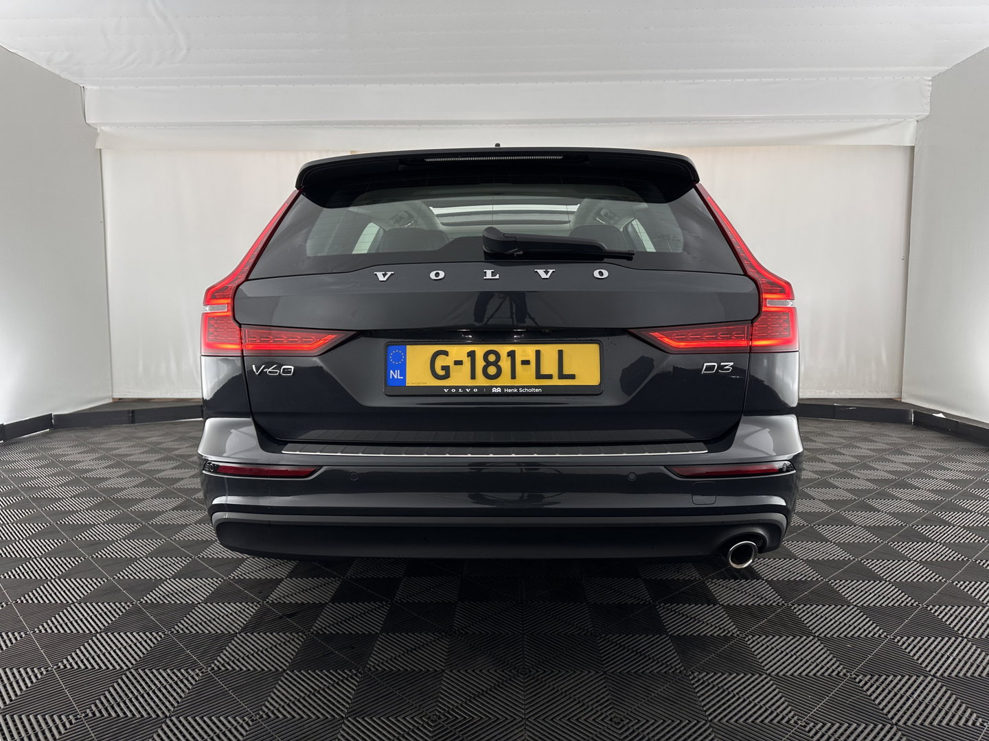 Volvo V60 2.0 D3 Momentum Aut. *PANO | HEAD-UP | LEATHER | FULL-LED | KEYLESS | BLINDSPOT | CAMERA | DAB | DIGI-COCKPIT | NAVI-FULLMAP | ECC | PDC | CRUISE | 17''ALU | TOWBAR*