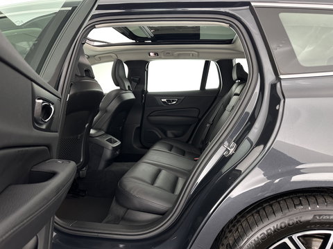 Volvo V60 2.0 D3 Momentum Aut. *PANO | HEAD-UP | LEATHER | FULL-LED | KEYLESS | BLINDSPOT | CAMERA | DAB | DIGI-COCKPIT | NAVI-FULLMAP | ECC | PDC | CRUISE | 17''ALU | TOWBAR*