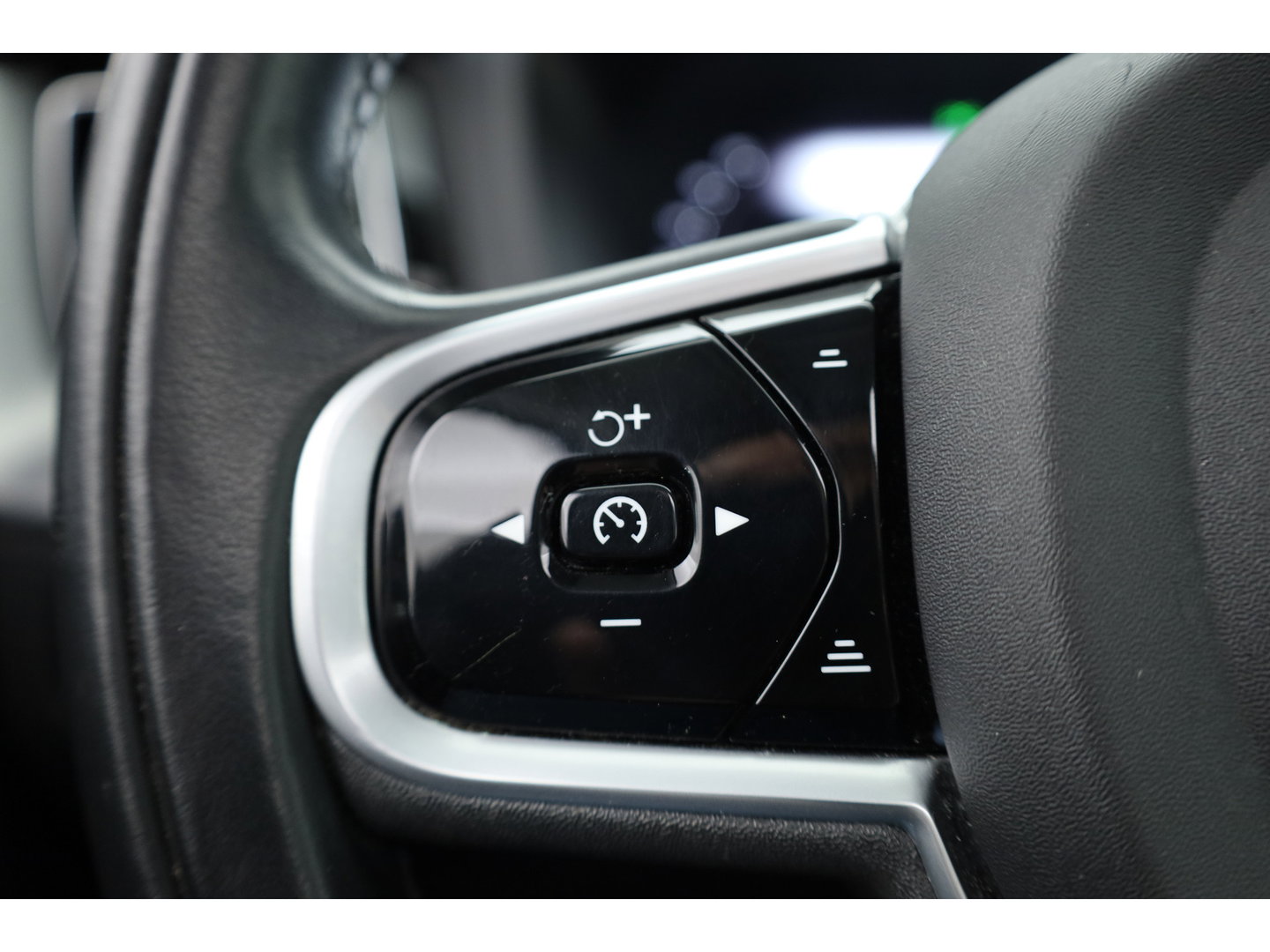 Volvo XC60 2.0 T6 Plug-in hybrid AWD Inscription Exclusive | Google | Luchtvering | Trekhaak | Head-up | H&K Audio | Pano-dak |