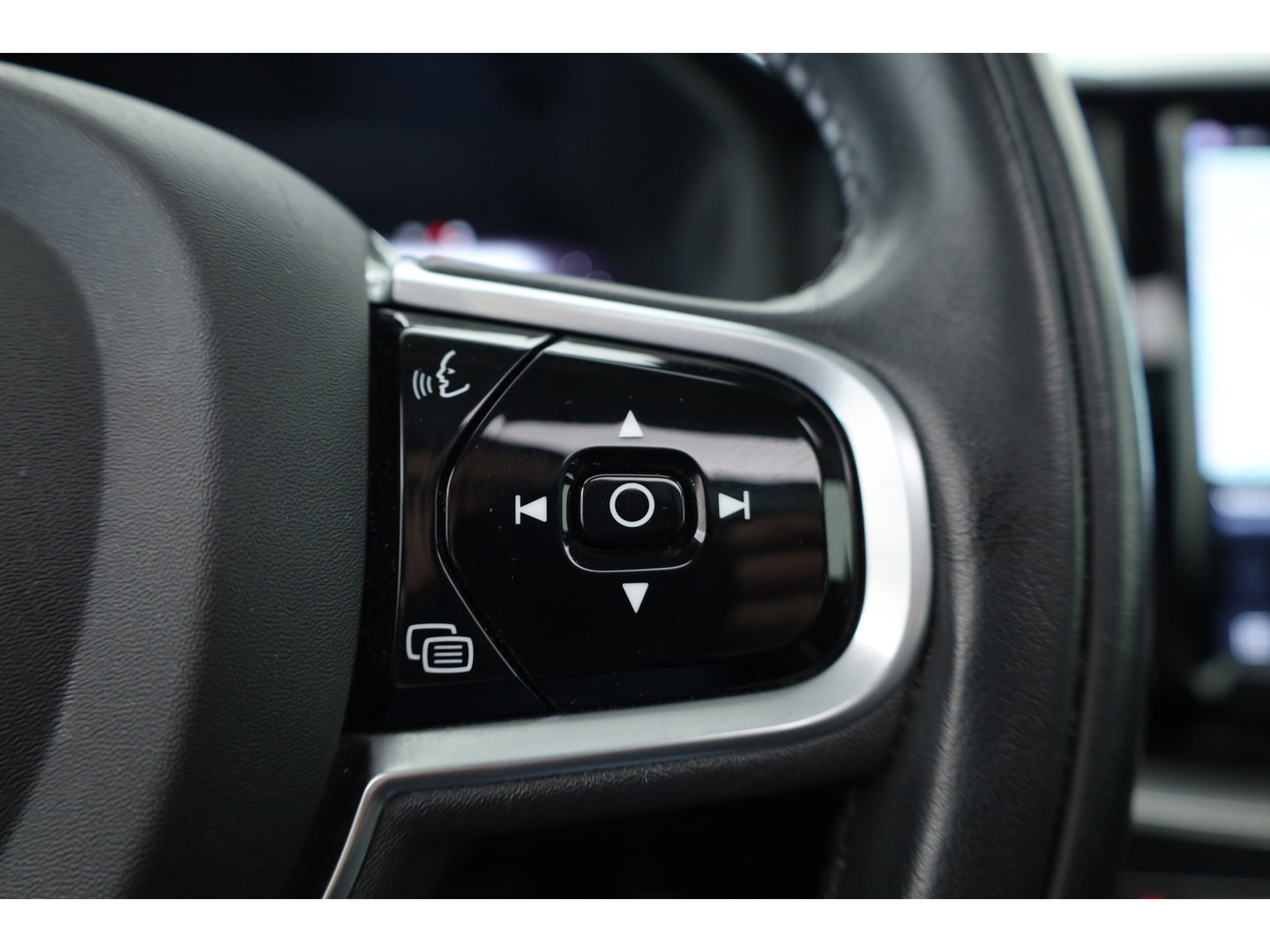 Volvo XC60 2.0 T6 Plug-in hybrid AWD Inscription Exclusive | Google | Luchtvering | Trekhaak | Head-up | H&K Audio | Pano-dak |