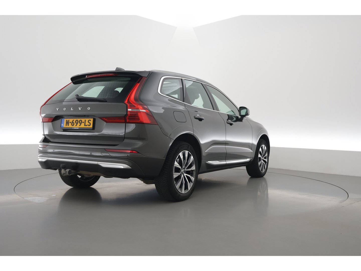 Volvo XC60 2.0 T6 Plug-in hybrid AWD Inscription Exclusive | Google | Luchtvering | Trekhaak | Head-up | H&K Audio | Pano-dak |