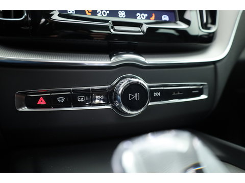 Volvo XC60 2.0 T6 Plug-in hybrid AWD Inscription Exclusive | Google | Luchtvering | Trekhaak | Head-up | H&K Audio | Pano-dak |