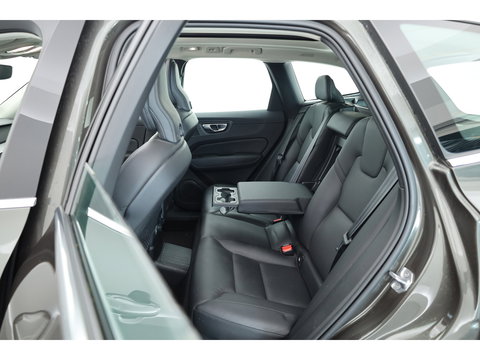 Volvo XC60 2.0 T6 Plug-in hybrid AWD Inscription Exclusive | Google | Luchtvering | Trekhaak | Head-up | H&K Audio | Pano-dak |