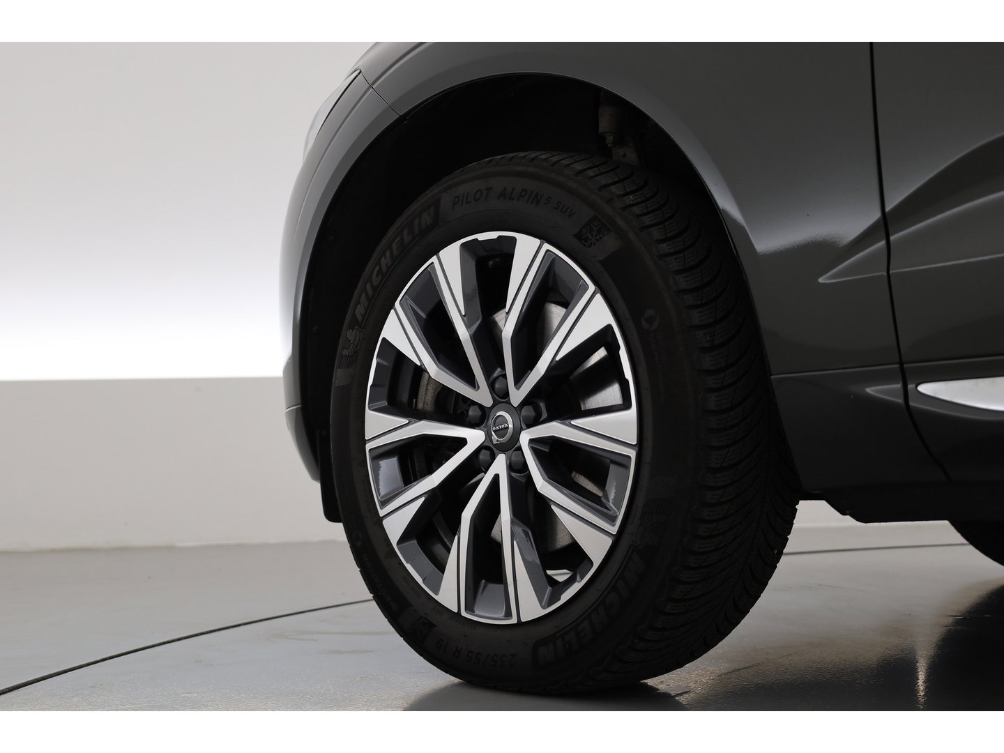 Volvo XC60 2.0 T6 Plug-in hybrid AWD Inscription Exclusive | Google | Luchtvering | Trekhaak | Head-up | H&K Audio | Pano-dak |