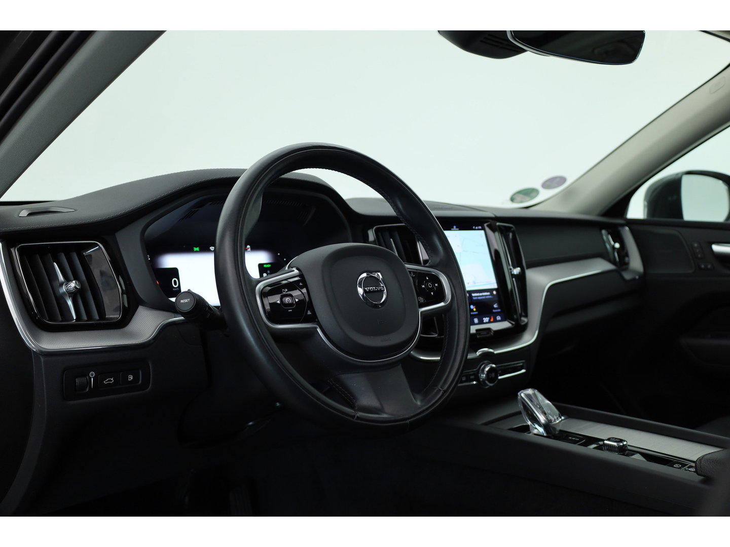 Volvo XC60 2.0 T6 Plug-in hybrid AWD Inscription Exclusive | Google | Luchtvering | Trekhaak | Head-up | H&K Audio | Pano-dak |