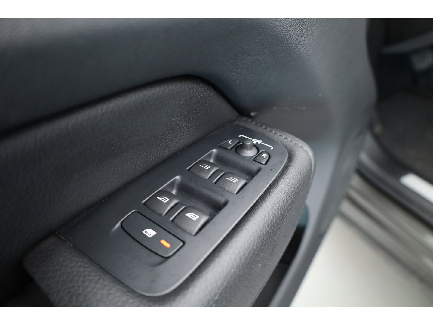 Volvo XC60 2.0 T6 Plug-in hybrid AWD Inscription Exclusive | Google | Luchtvering | Trekhaak | Head-up | H&K Audio | Pano-dak |