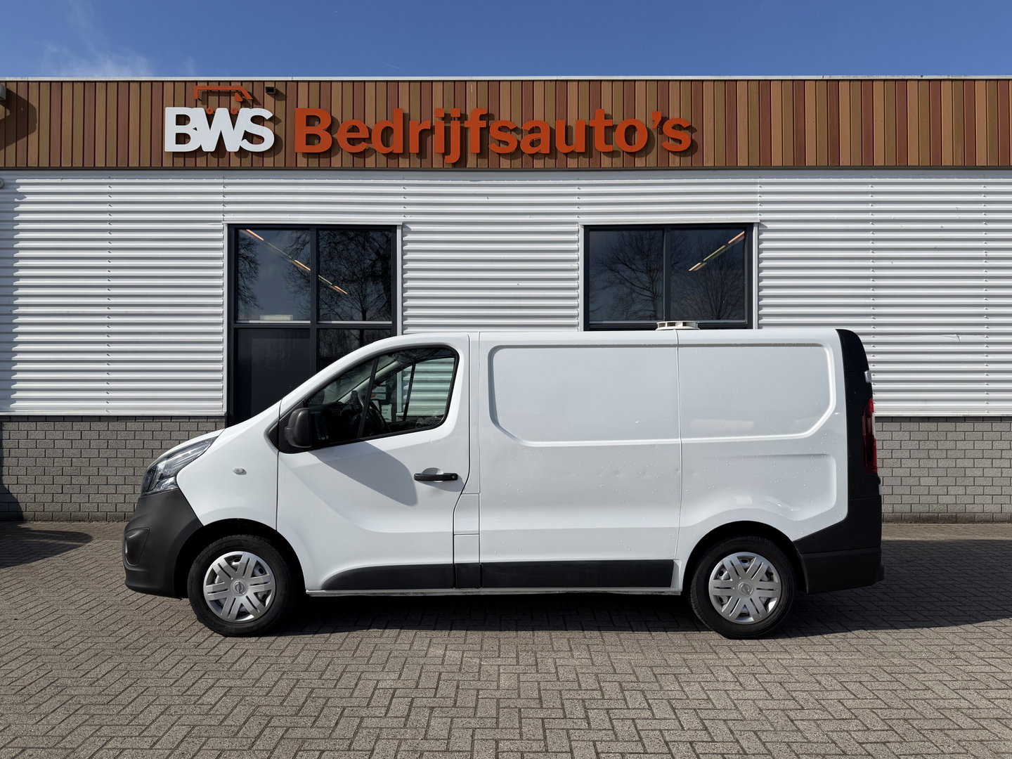 Opel Vivaro 1.6 CDTI L1H1 Edition EcoFlex / euro 6 / bpm vrij / vaste prijs rijklaar € 8950 ex btw / lease vanaf € 151 / airco / cruise / trekhaak / ingerichte laadruimte / ex bouw bus