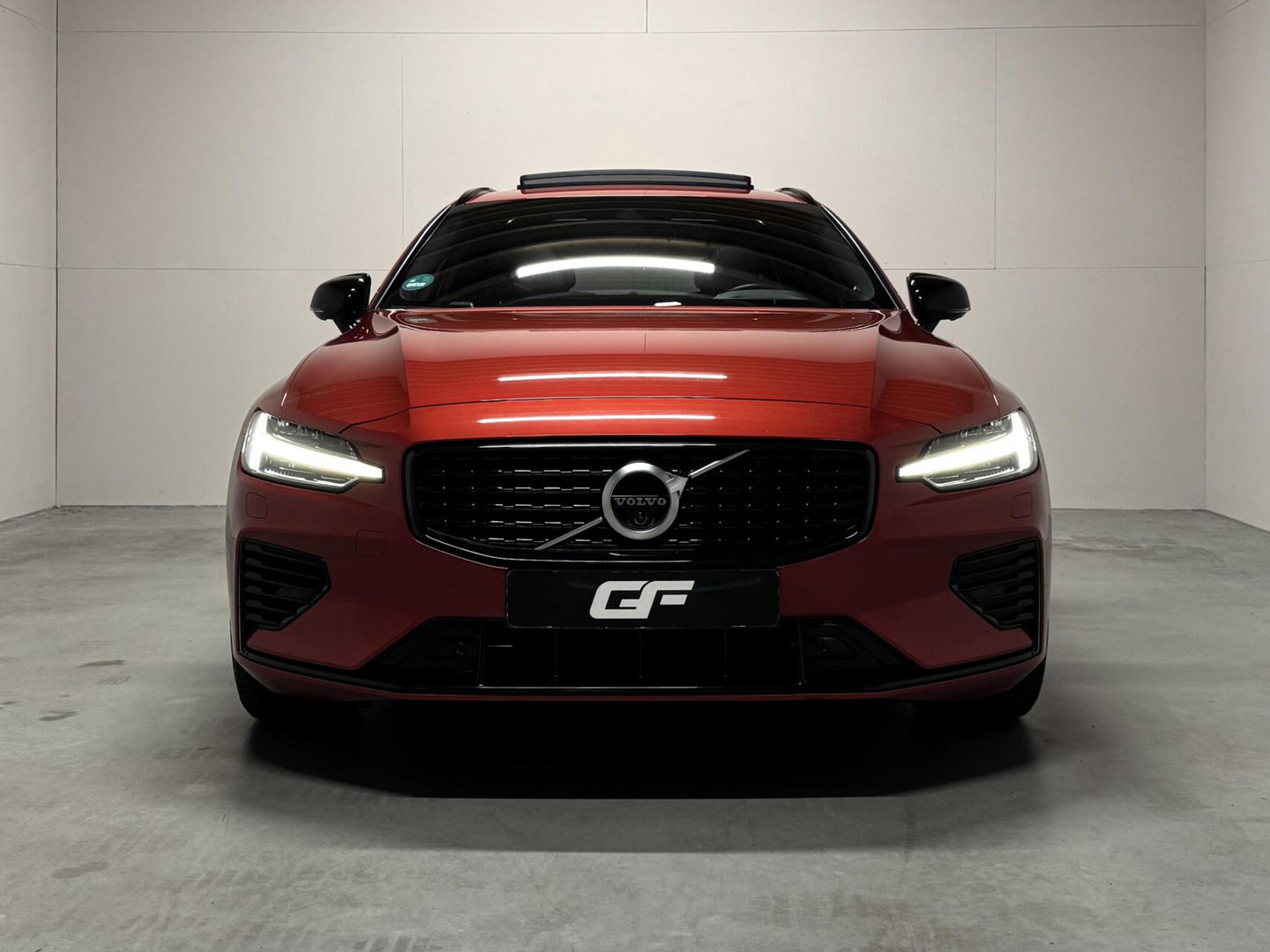 Volvo V60 2.0 T8 Twin Engine AWD R-Design Pano H/K 360 HUD