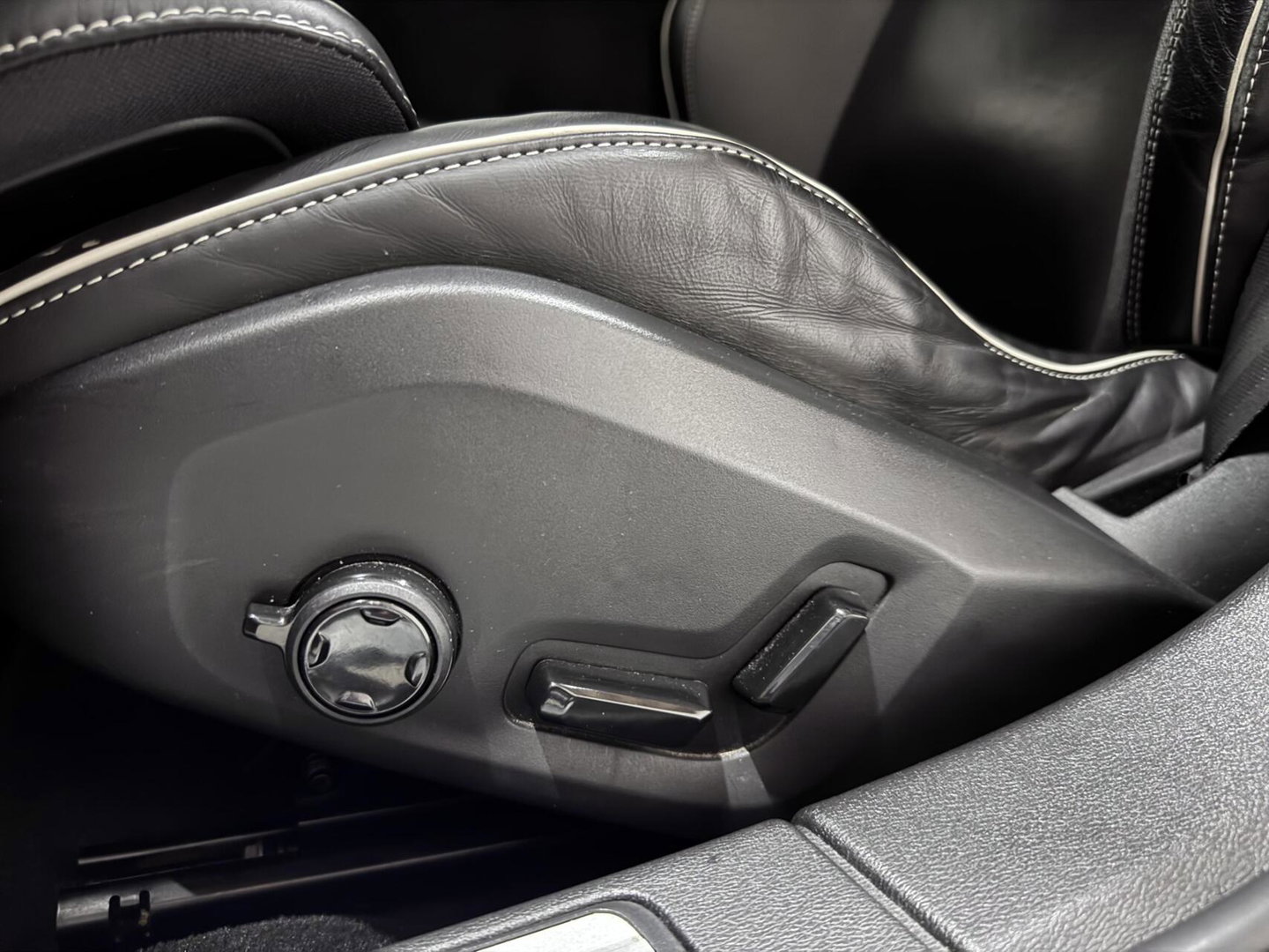 Volvo V60 2.0 T8 Twin Engine AWD R-Design Pano H/K 360 HUD