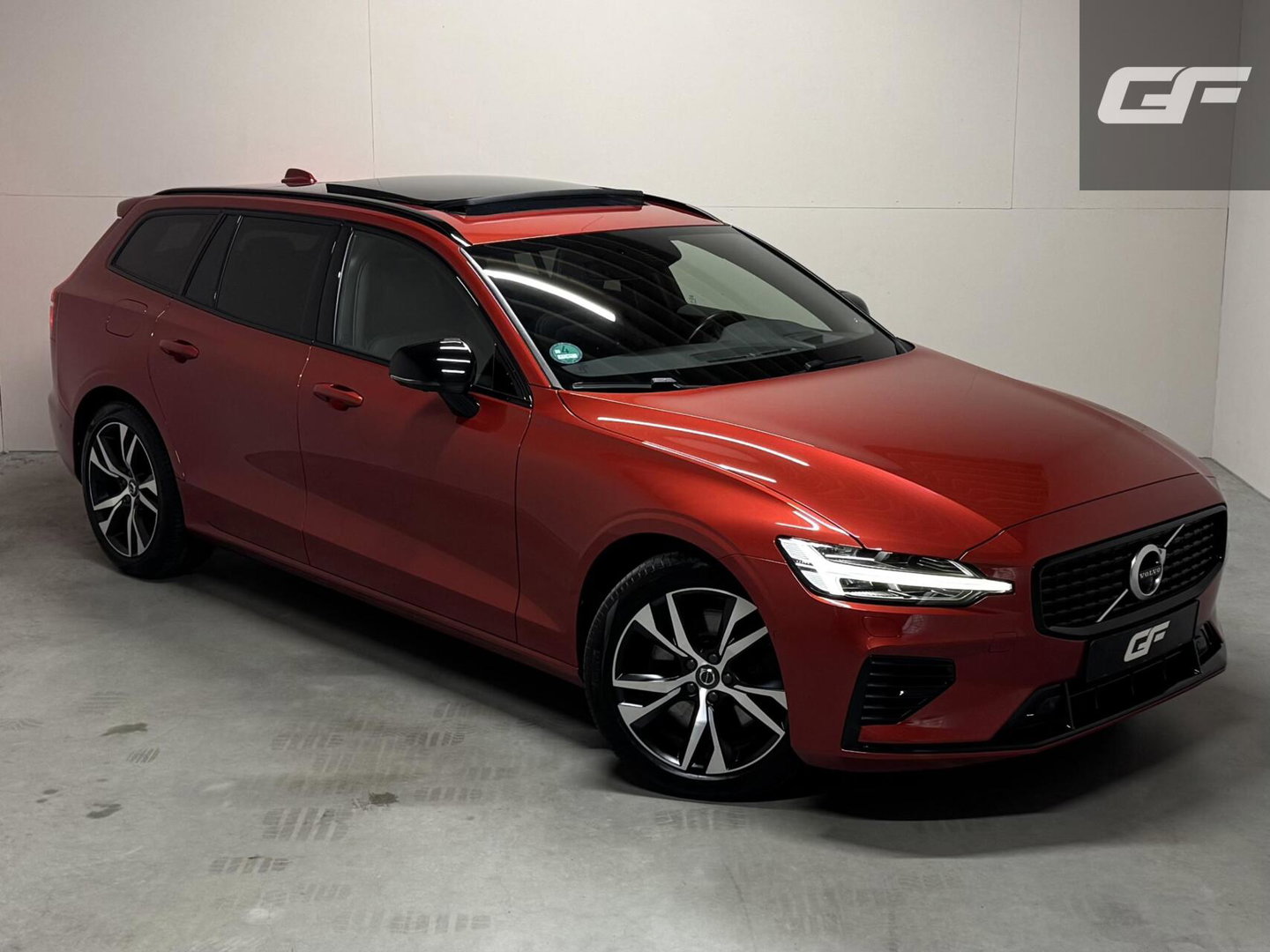 Volvo V60 2.0 T8 Twin Engine AWD R-Design Pano H/K 360 HUD