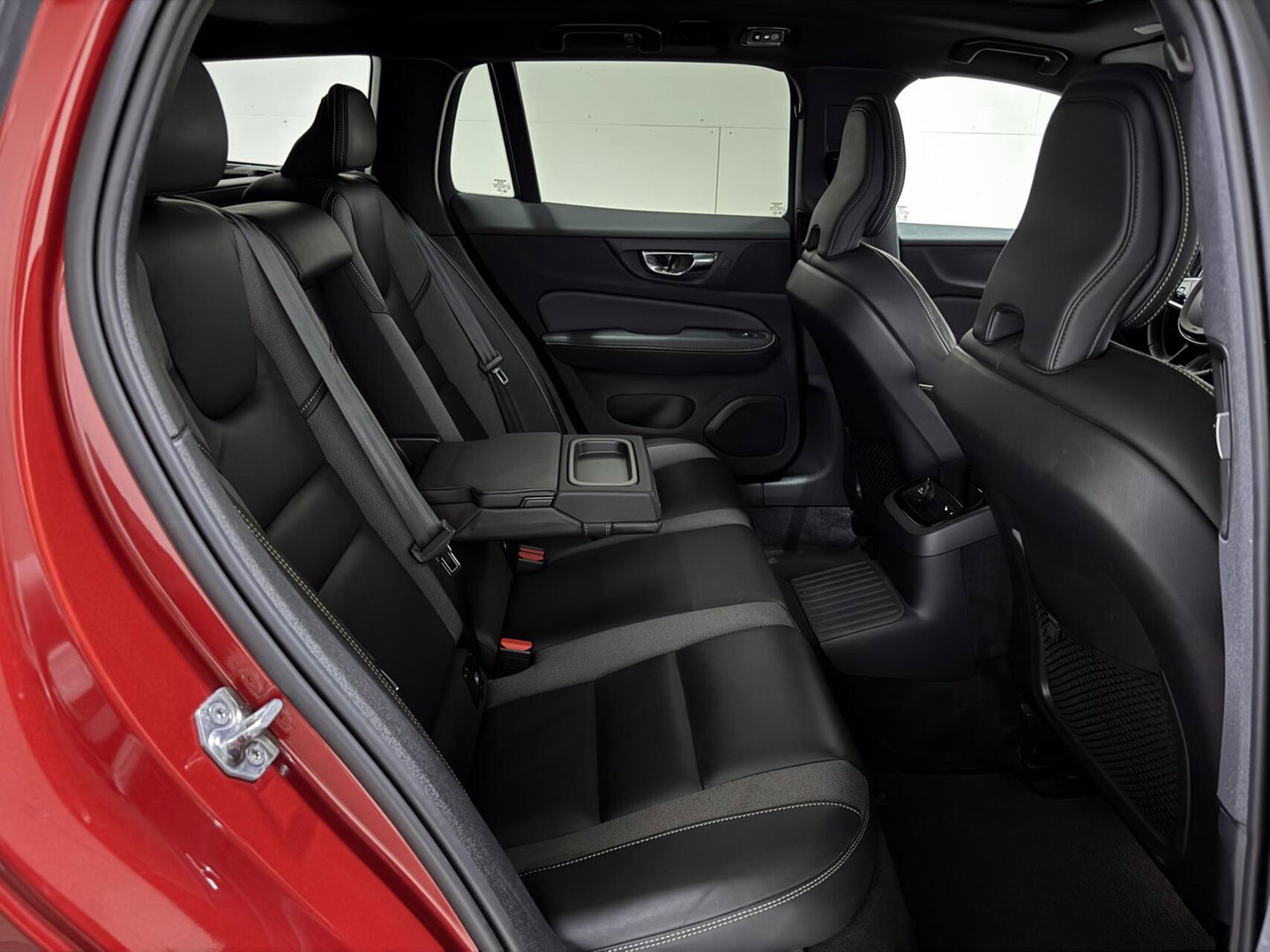 Volvo V60 2.0 T8 Twin Engine AWD R-Design Pano H/K 360 HUD