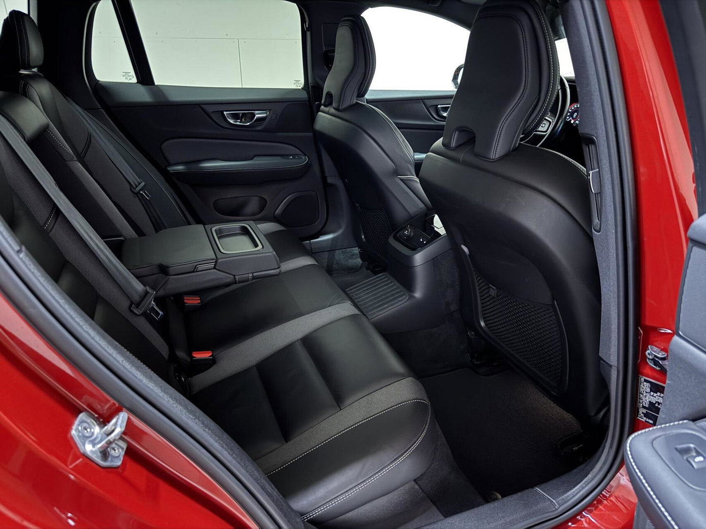 Volvo V60 2.0 T8 Twin Engine AWD R-Design Pano H/K 360 HUD