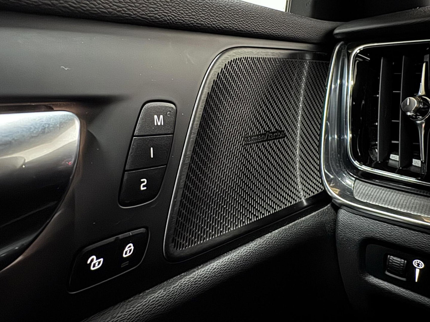 Volvo V60 2.0 T8 Twin Engine AWD R-Design Pano H/K 360 HUD