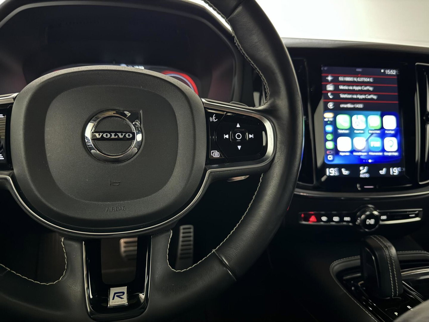 Volvo V60 2.0 T8 Twin Engine AWD R-Design Pano H/K 360 HUD