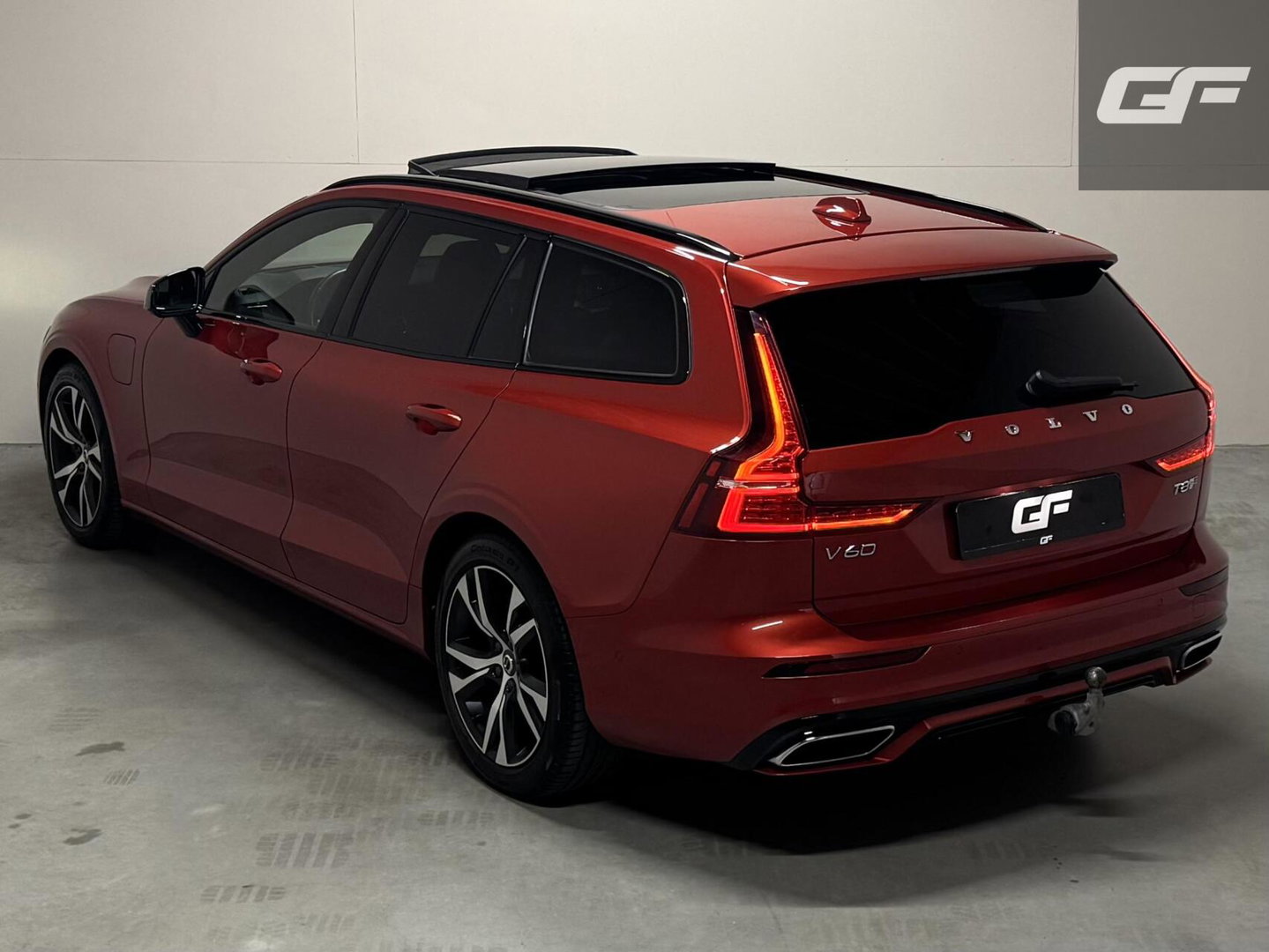Volvo V60 2.0 T8 Twin Engine AWD R-Design Pano H/K 360 HUD