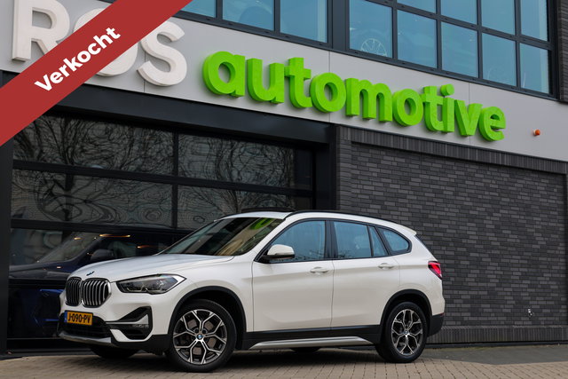 BMW X1 - sDrive20i Executive Edition | NAP! | DEALER.OND | PANO | HUD | TREKHAAK | STOELVERWARMING |