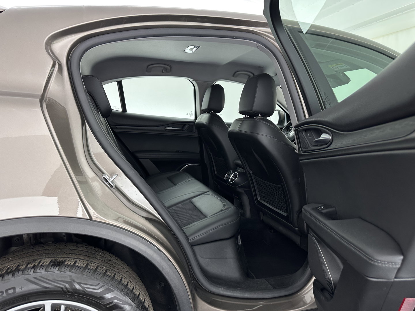 Alfa Romeo Stelvio 2.2d Super Aut. *LEATHER-FABRIC | BI-XENON | DAB+ | NAVI-FULLMAP | COMFORT-SEATS | ECC | CRUISE | PDC | 18"ALU*