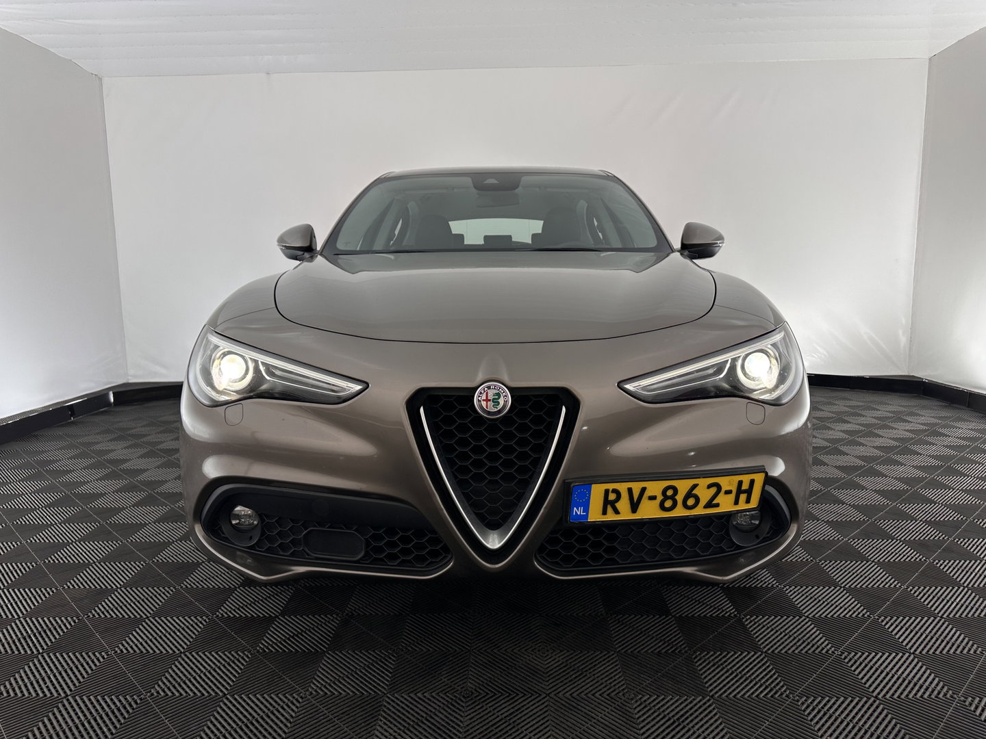 Alfa Romeo Stelvio 2.2d Super Aut. *LEATHER-FABRIC | BI-XENON | DAB+ | NAVI-FULLMAP | COMFORT-SEATS | ECC | CRUISE | PDC | 18"ALU*