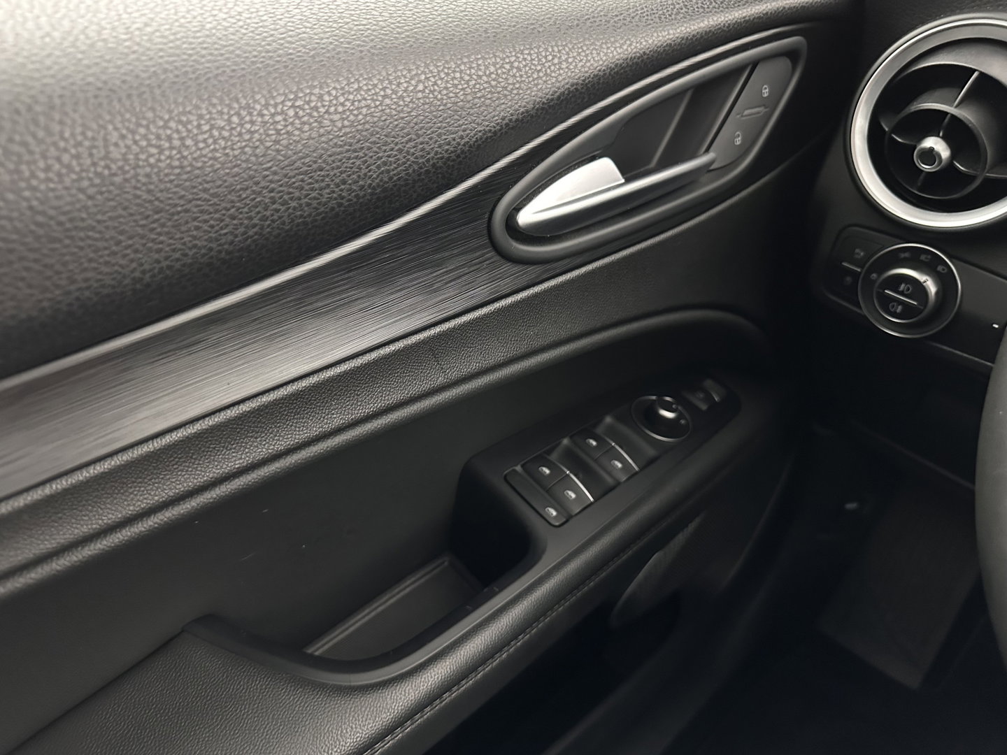 Alfa Romeo Stelvio 2.2d Super Aut. *LEATHER-FABRIC | BI-XENON | DAB+ | NAVI-FULLMAP | COMFORT-SEATS | ECC | CRUISE | PDC | 18"ALU*