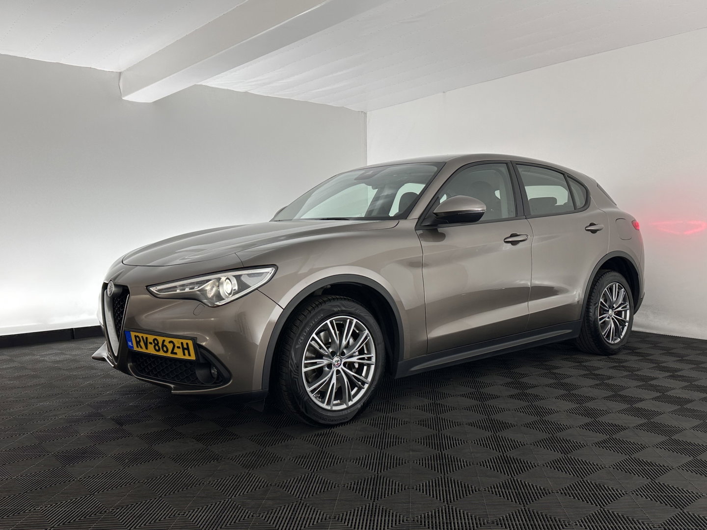 Alfa Romeo Stelvio 2.2d Super Aut. *LEATHER-FABRIC | BI-XENON | DAB+ | NAVI-FULLMAP | COMFORT-SEATS | ECC | CRUISE | PDC | 18"ALU*