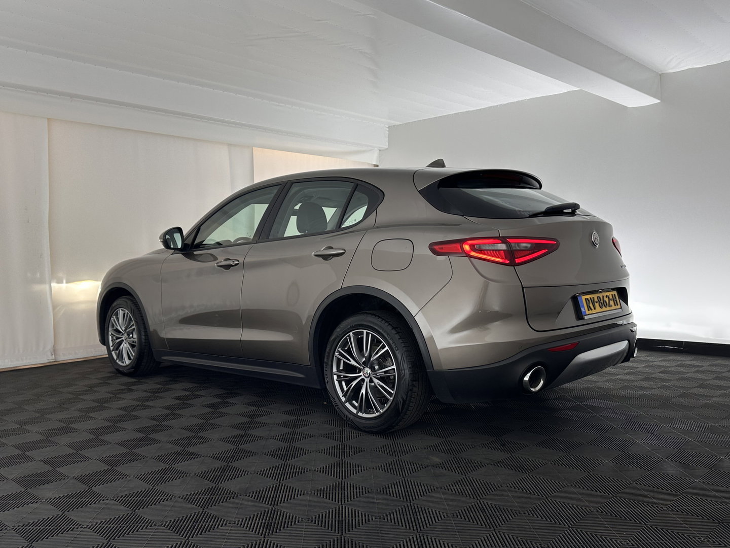 Alfa Romeo Stelvio 2.2d Super Aut. *LEATHER-FABRIC | BI-XENON | DAB+ | NAVI-FULLMAP | COMFORT-SEATS | ECC | CRUISE | PDC | 18"ALU*
