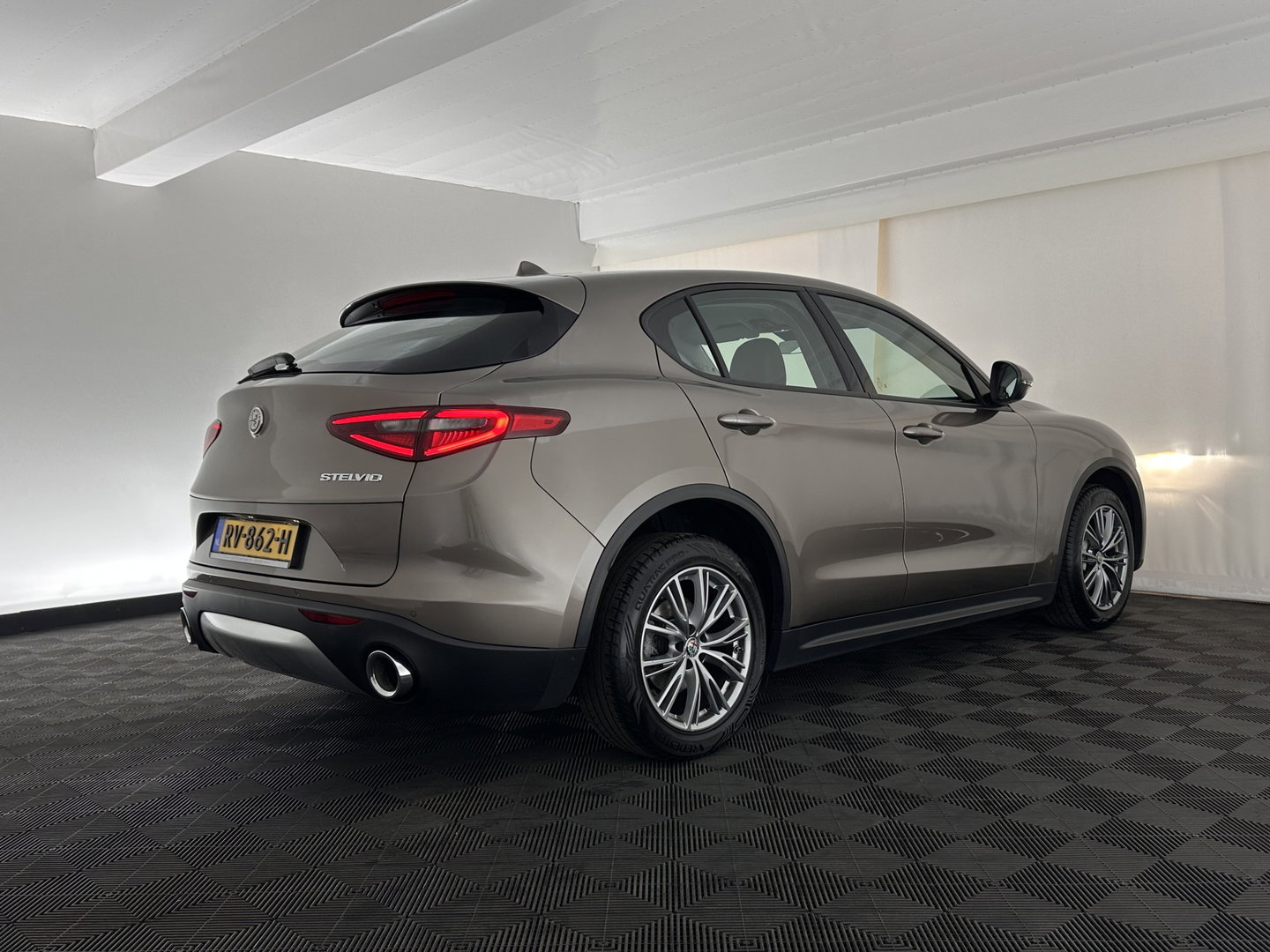 Alfa Romeo Stelvio 2.2d Super Aut. *LEATHER-FABRIC | BI-XENON | DAB+ | NAVI-FULLMAP | COMFORT-SEATS | ECC | CRUISE | PDC | 18"ALU*