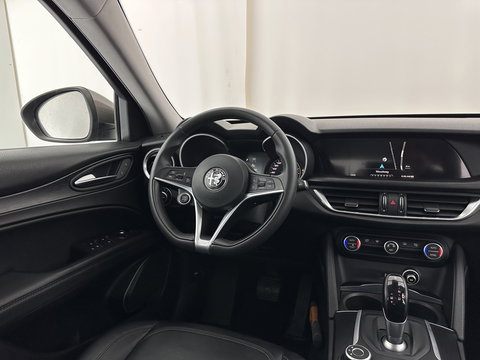 Alfa Romeo Stelvio 2.2d Super Aut. *LEATHER-FABRIC | BI-XENON | DAB+ | NAVI-FULLMAP | COMFORT-SEATS | ECC | CRUISE | PDC | 18"ALU*