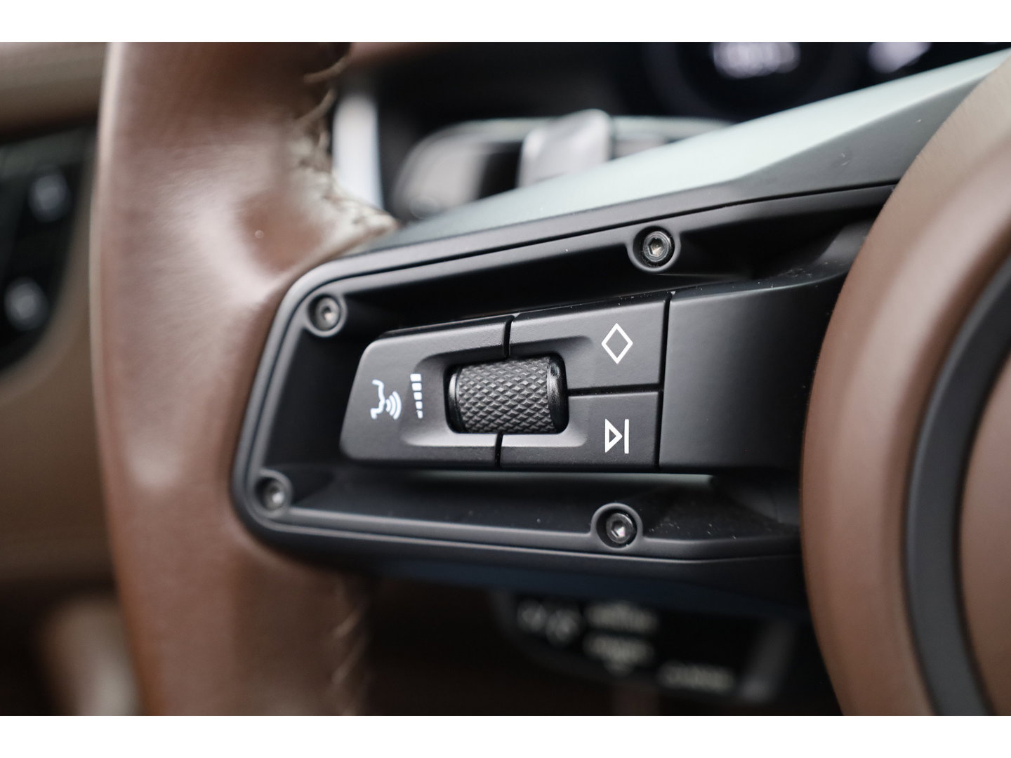 Porsche 911 Targa 4S 3.0 Orgi. NL | Liftsysteem | 20/21 inch RS Spyder | leder truffelbruin | Bose | Stoelventi. | PLMS