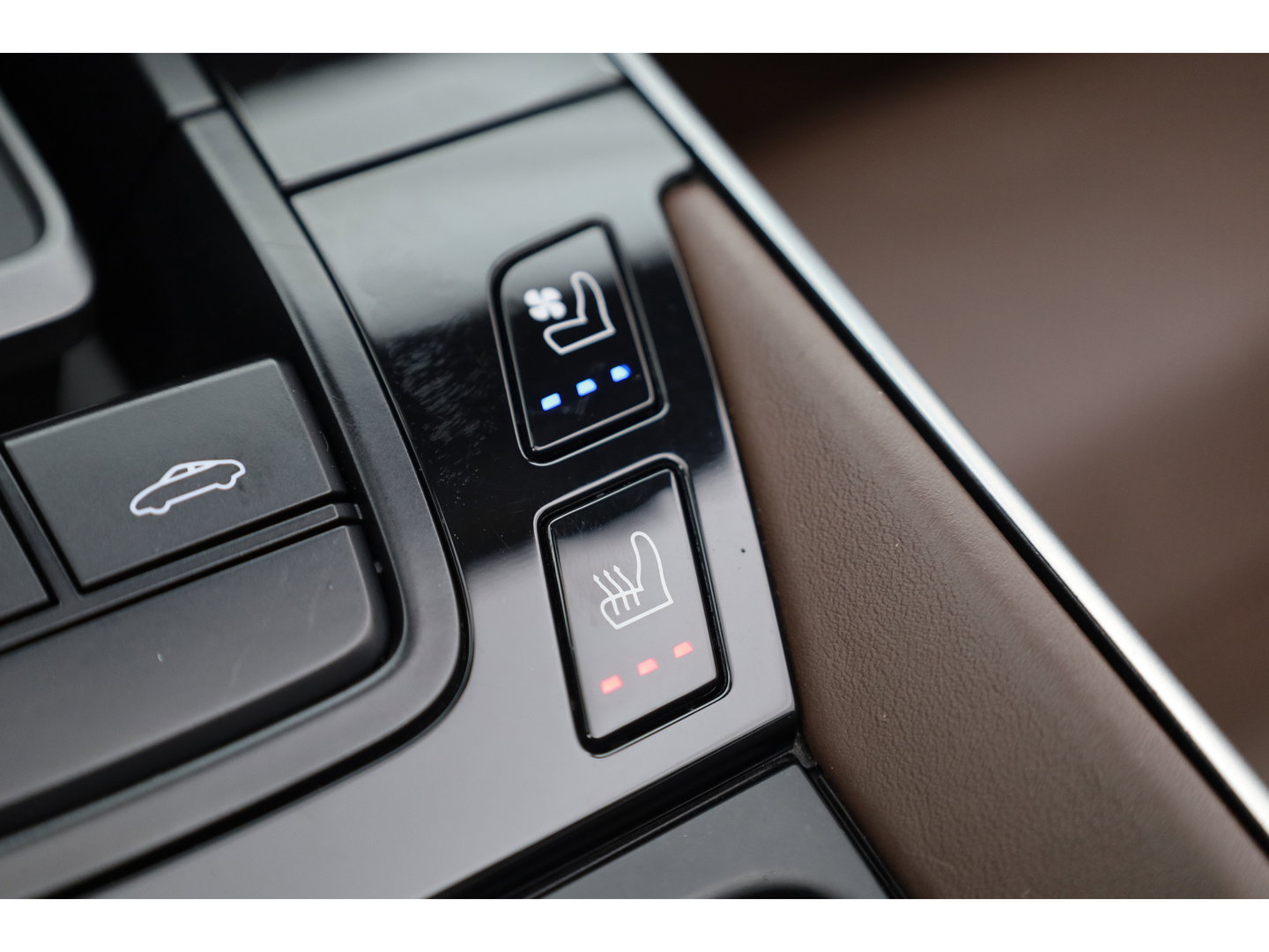 Porsche 911 Targa 4S 3.0 Orgi. NL | Liftsysteem | 20/21 inch RS Spyder | leder truffelbruin | Bose | Stoelventi. | PLMS