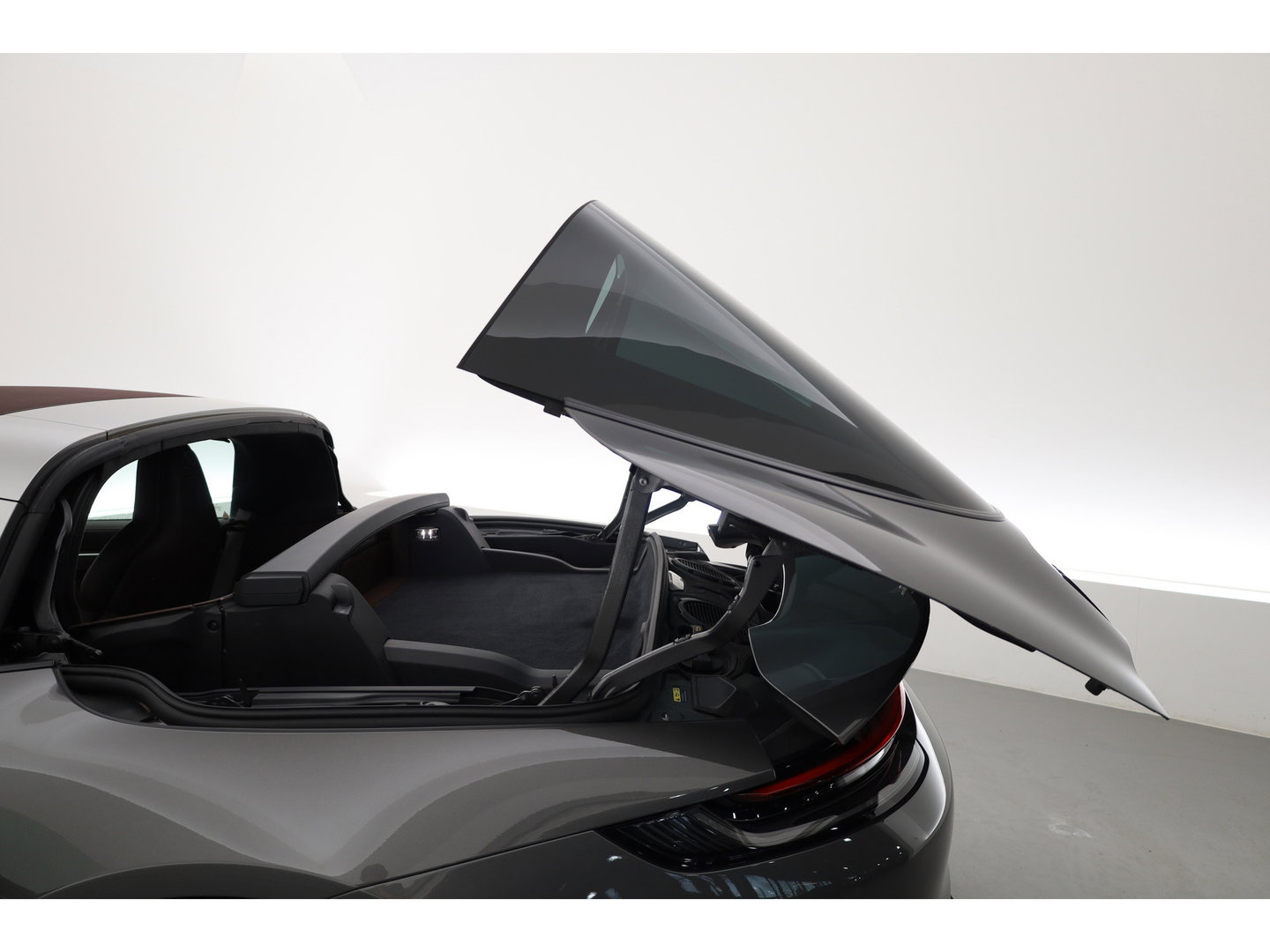 Porsche 911 Targa 4S 3.0 Orgi. NL | Liftsysteem | 20/21 inch RS Spyder | leder truffelbruin | Bose | Stoelventi. | PLMS