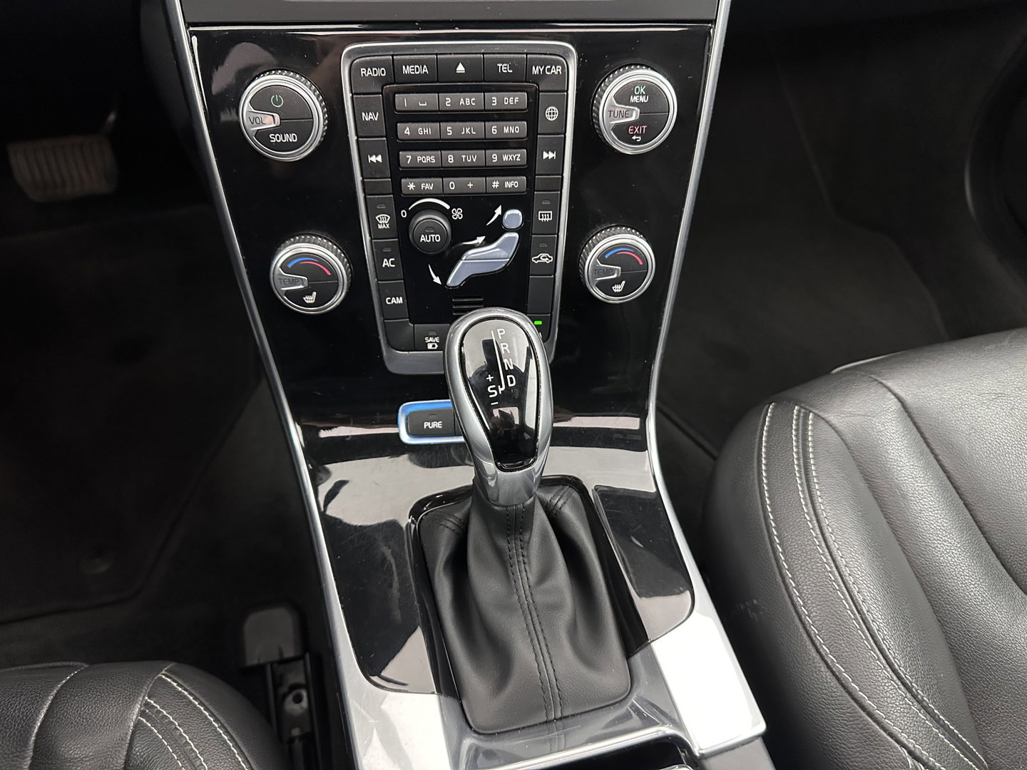 Volvo V60 2.4 D5 Twin Engine Summum AWD (Plug-In) Aut. *PANO | LEATHER | ADAPTIVE-CRUISE | XENON | BLIS | MEMORY-PACK | CAMERA | HEATED-COMFORTSEATS | NAVI-FULLMAP | PRIVACY-GLASS | ECC | PDC | TOWBAR | 18''ALU*