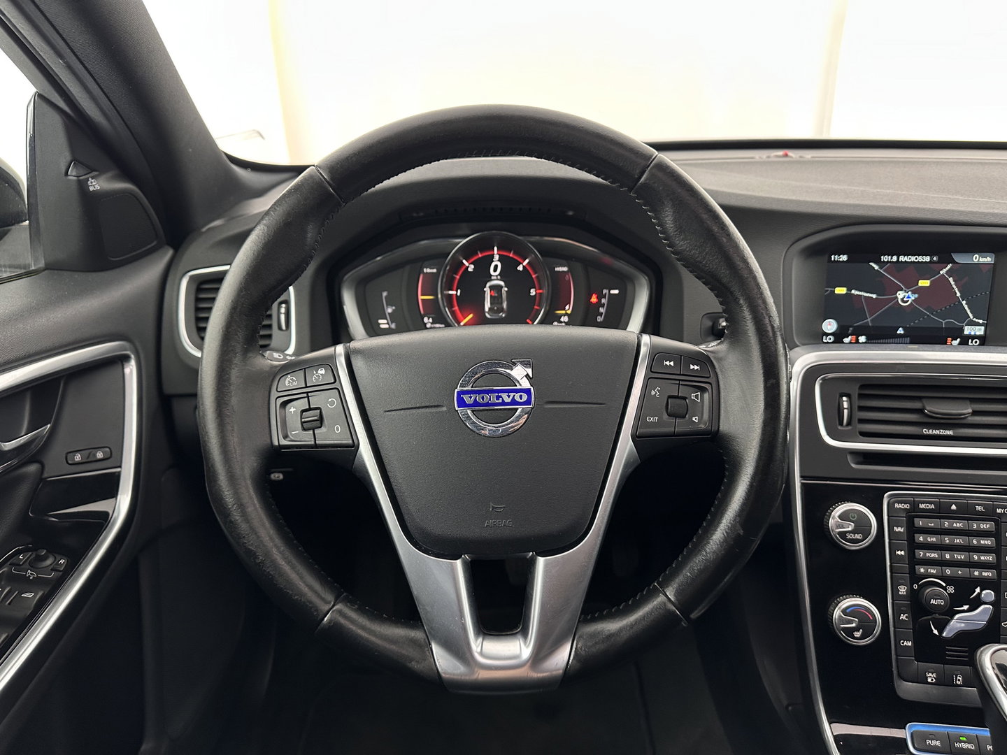 Volvo V60 2.4 D5 Twin Engine Summum AWD (Plug-In) Aut. *PANO | LEATHER | ADAPTIVE-CRUISE | XENON | BLIS | MEMORY-PACK | CAMERA | HEATED-COMFORTSEATS | NAVI-FULLMAP | PRIVACY-GLASS | ECC | PDC | TOWBAR | 18''ALU*