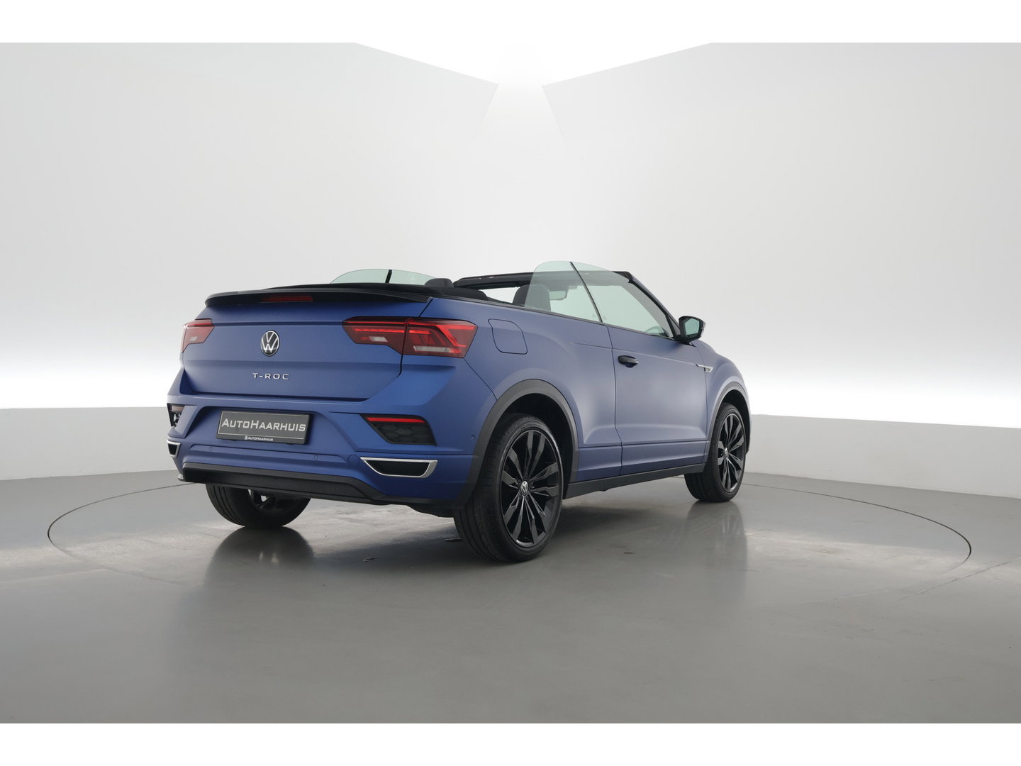 Volkswagen T-Roc Cabrio 1.5 TSI R-Line Edition Blue "MAT Ravenna Blue" DSG | 794/800 | Leder | Digi. Cockpit |  Stoel- Stuurverw. | Camera | Adapt. Cruise | Keyless | CarPlay