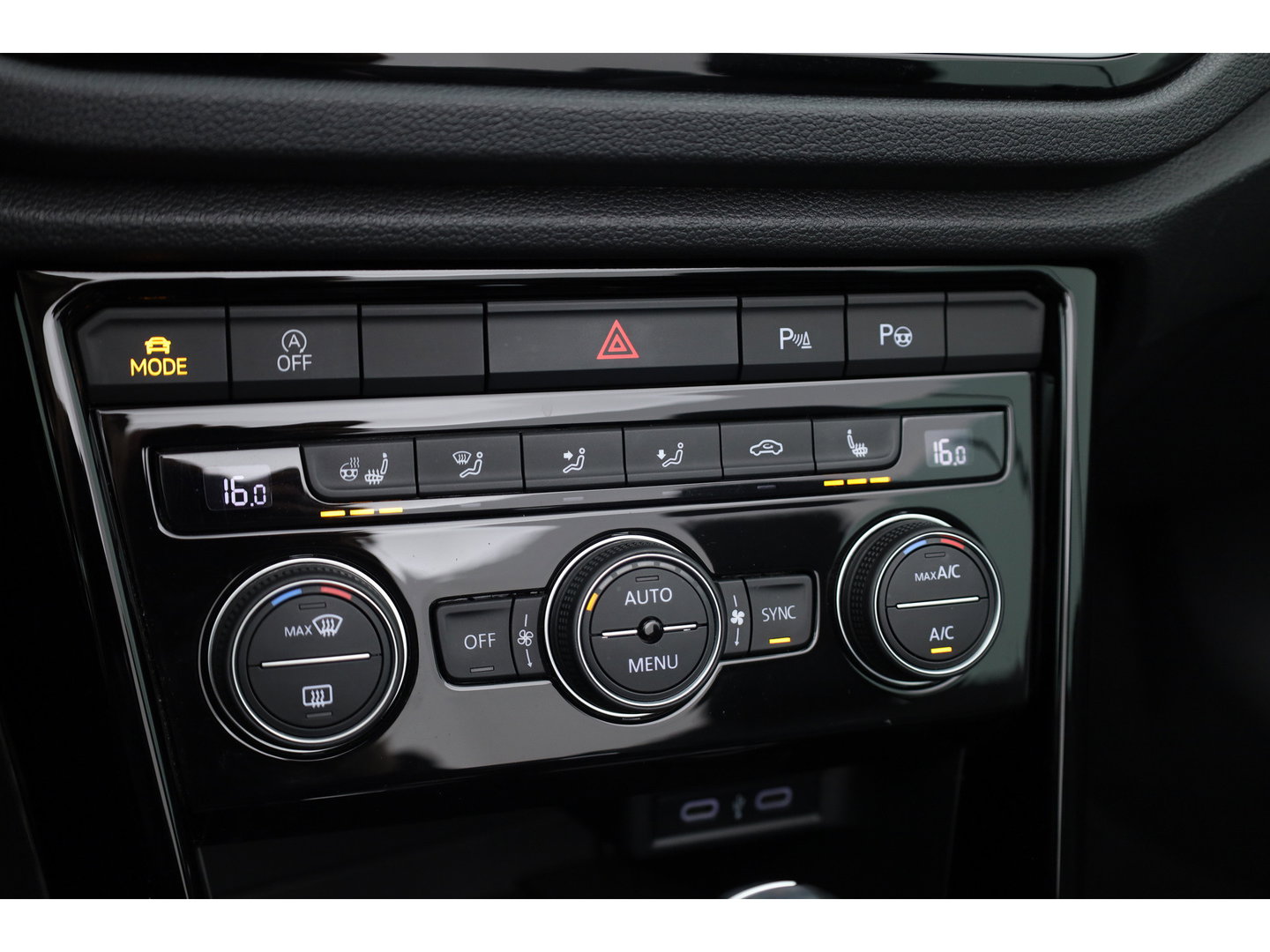 Volkswagen T-Roc Cabrio 1.5 TSI R-Line Edition Blue "MAT Ravenna Blue" DSG | 794/800 | Leder | Digi. Cockpit |  Stoel- Stuurverw. | Camera | Adapt. Cruise | Keyless | CarPlay