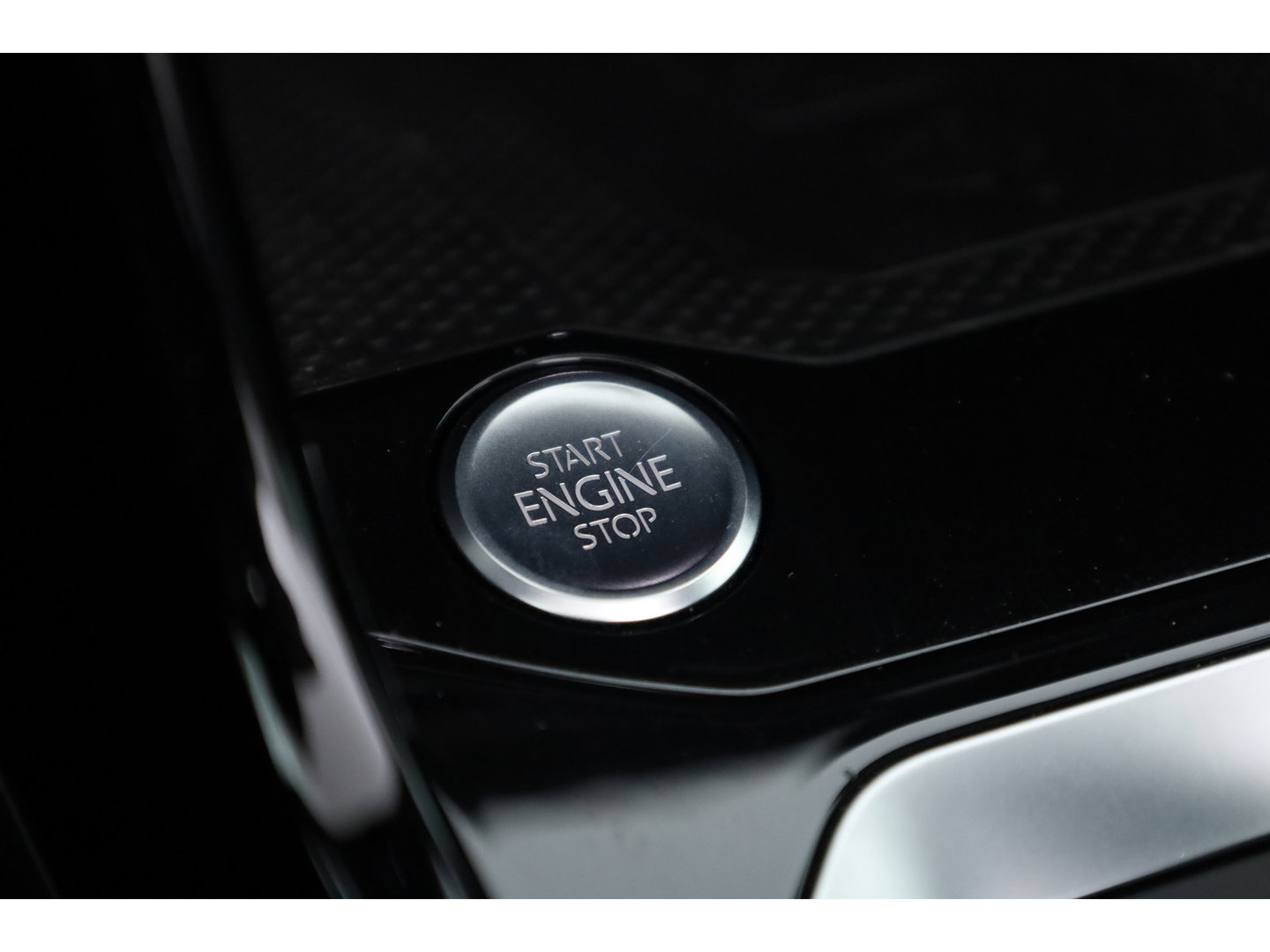 Volkswagen T-Roc Cabrio 1.5 TSI R-Line Edition Blue "MAT Ravenna Blue" DSG | 794/800 | Leder | Digi. Cockpit |  Stoel- Stuurverw. | Camera | Adapt. Cruise | Keyless | CarPlay