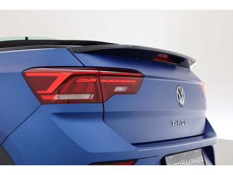 Volkswagen T-Roc Cabrio 1.5 TSI R-Line Edition Blue "MAT Ravenna Blue" DSG | 794/800 | Leder | Digi. Cockpit |  Stoel- Stuurverw. | Camera | Adapt. Cruise | Keyless | CarPlay