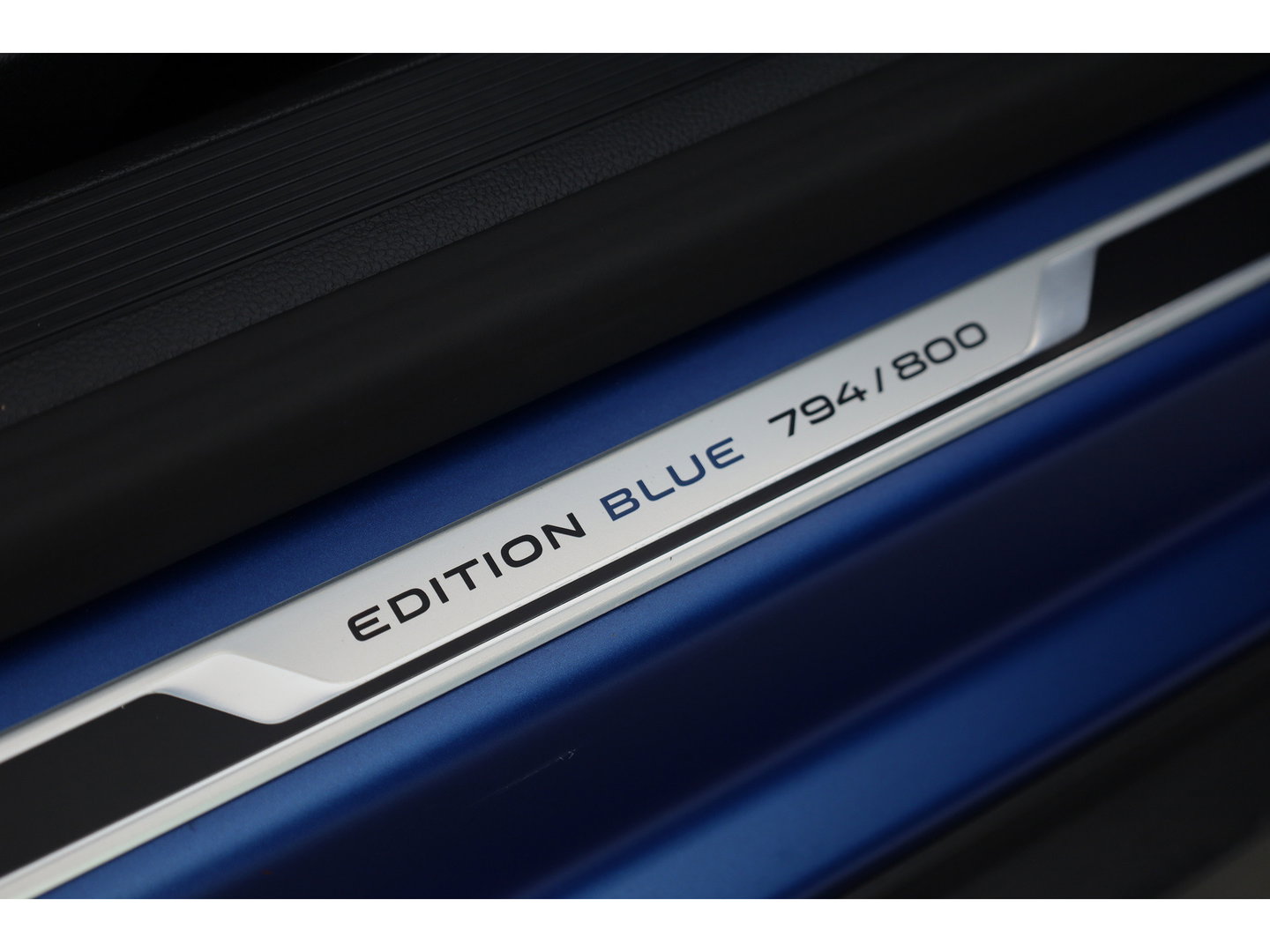 Volkswagen T-Roc Cabrio 1.5 TSI R-Line Edition Blue "MAT Ravenna Blue" DSG | 794/800 | Leder | Digi. Cockpit |  Stoel- Stuurverw. | Camera | Adapt. Cruise | Keyless | CarPlay