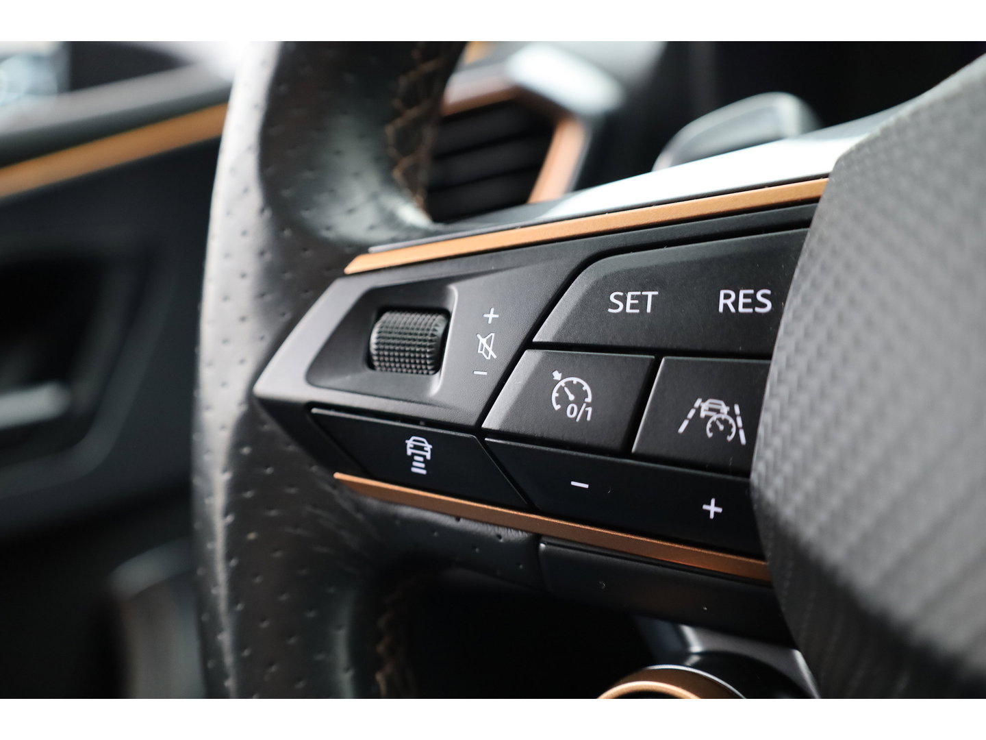 CUPRA Leon Sportstourer 1.4 e-Hybrid VZ | Sportstuur | Adapt. Cruise | Camera | Apple CarPlay| Navi | Stoel-Stuurverw.